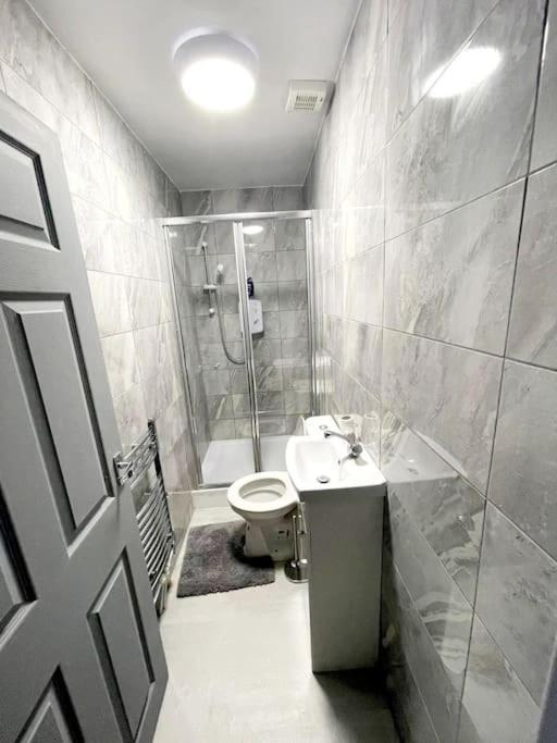 Entrepreneur Stays - 8 Guest House ลิเวอร์พูล ภายนอก รูปภาพ